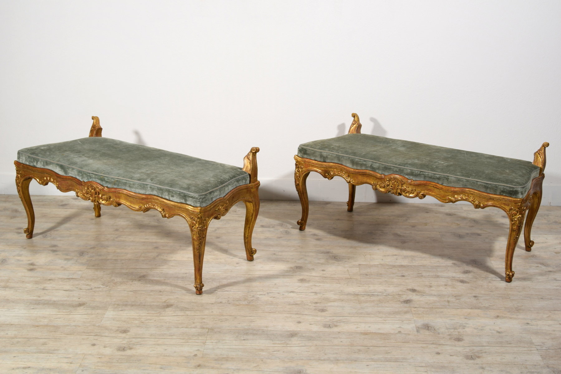 Pair of carved and gilded wood benches, Rome, Baroque period, second half of the 18th century